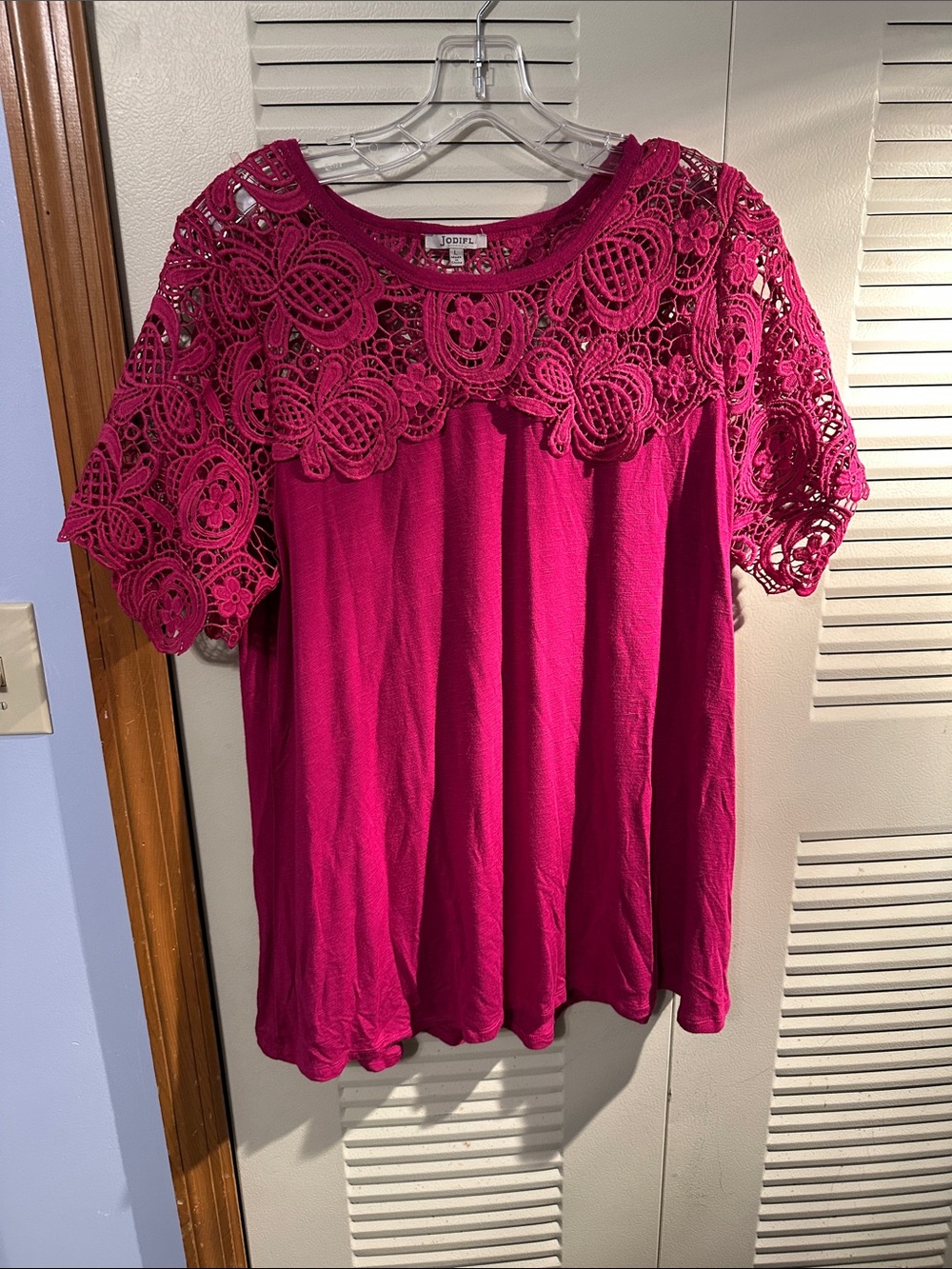 JODIFL Women's Magenta Crochet Yoke Short Sleeve Top